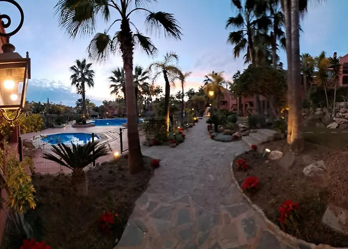 Paradis Au Bord De *
